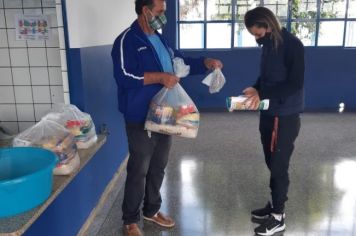 Foto - EMEF entrega KIT DE ALIMENTAÇÃO ESCOLAR