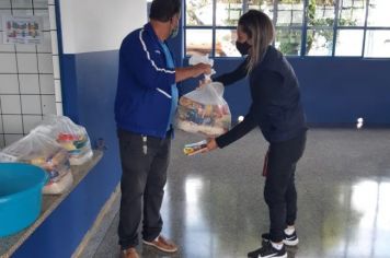 Foto - EMEF entrega KIT DE ALIMENTAÇÃO ESCOLAR