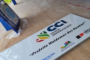 Foto - Novas Fachadas, Letreiros e Placas de Identificação nos Prédios Públicos