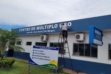 Foto - Novas Fachadas, Letreiros e Placas de Identificação nos Prédios Públicos