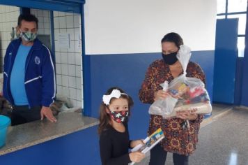 Foto - EMEF entrega KIT DE ALIMENTAÇÃO ESCOLAR