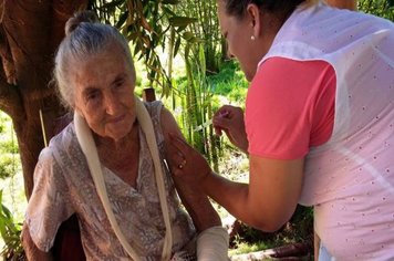 Vacinação contra vírus da Influenza na Zona rural.