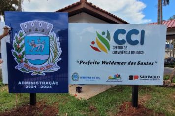 Foto - Novas Fachadas, Letreiros e Placas de Identificação nos Prédios Públicos